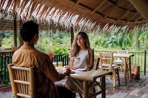 Breakfast, lunch and dinner served - Khaosok Boutique Hideaway (Phanom)