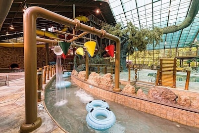 Vacation in the beautiful Smokies - 5 star resort + Water Park