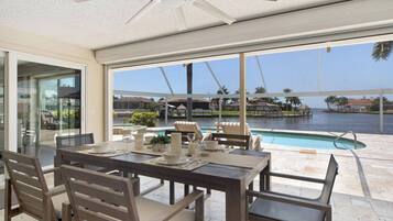 室外泳池、暖水池