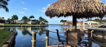 Waterfront Luxury Villa * South Facing * Pool * Jacuzzi * WiFi * Tiki Hut*