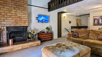 TV, fireplace, DVD player