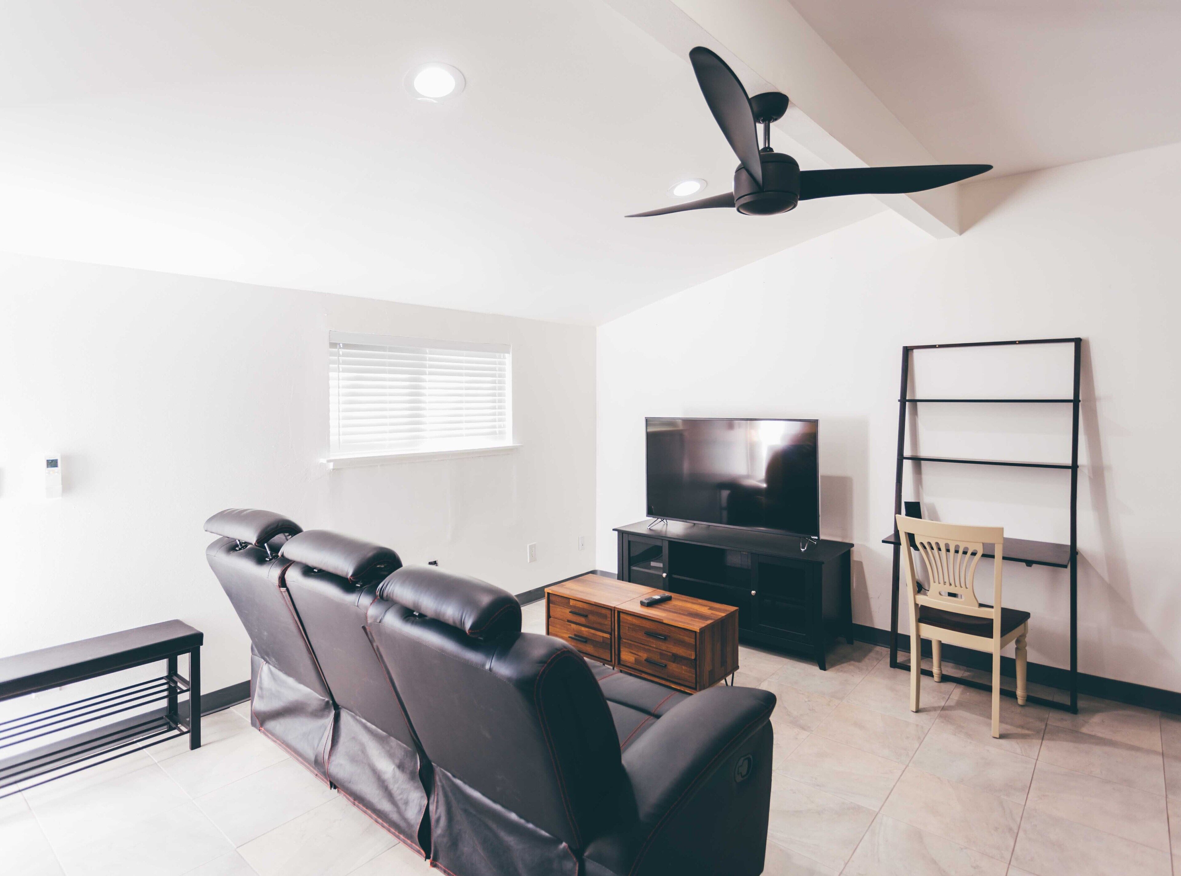 Modern 1 BR Sacramento Guest House Close to Everything