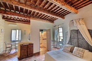 1 chambre, fer et planche à repasser, lit parapluie, Wi-Fi gratuit