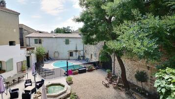 Piscina all'aperto, una piscina riscaldata