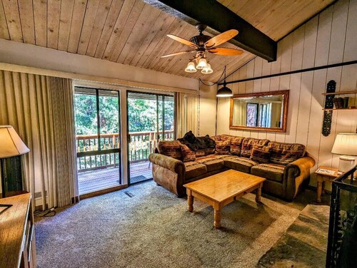 Stress-Free With Private Spa Townhouse at the Base of Snow Summit Ski Resort!