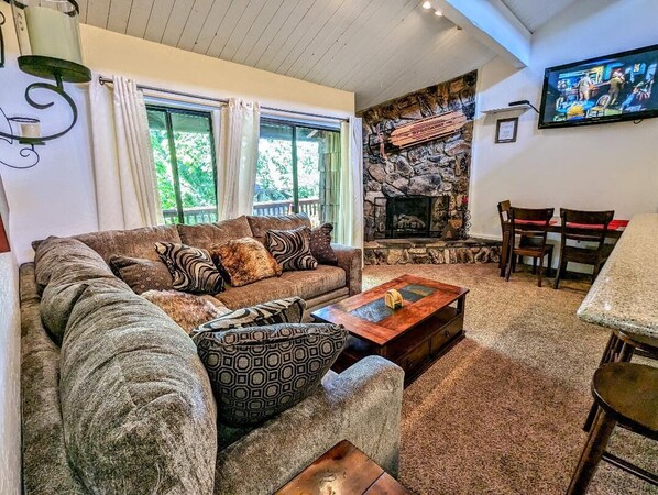 TV, fireplace - Bright mountain chalet only steps to Snow Summit Ski Resort! (Big Bear Lake)