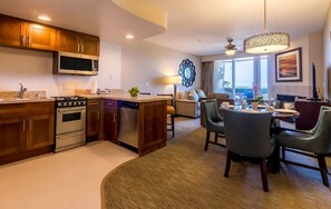 Fridge, microwave, oven, stovetop - Carlsbad Seaspointe Resort available Spring Break MARCH WEEK (Carlsbad)