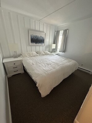 3 habitaciones, tabla de planchar con plancha, wifi y ropa de cama 