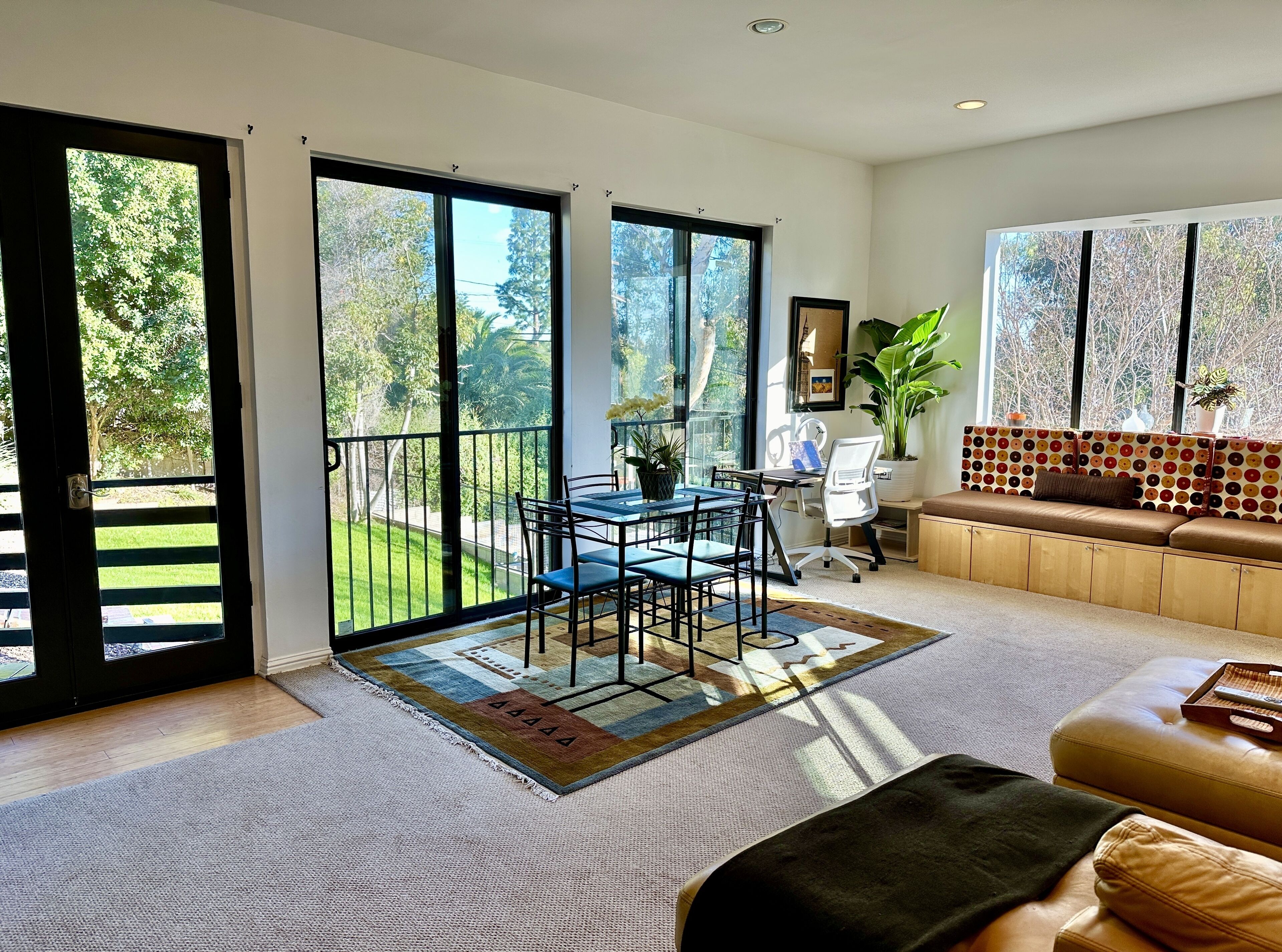 Sunny, Large, 2BR/2BA West LA Guesthome with Sports Court. Pets Welcome.