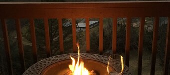 Authentic log cabin with astonishing mountain views; close to Blue Ridge Parkway