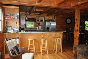 Fridge, microwave, oven, stovetop - Authentic log cabin with astonishing mountain views; close to Blue Ridge Parkway (Waynesville)