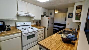 Fridge, microwave, coffee/tea maker, cookware/dishes/utensils