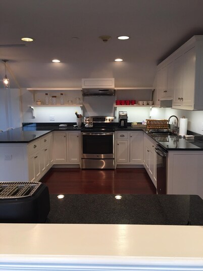 Spacious 1 bedroom apartment in town with a water view!