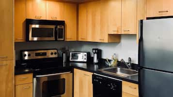 Coffee/tea maker, fridge, microwave, oven