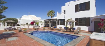 Villa Ani Lee Piscina climatizada, Wi-Fi, Bañera de hidromasaje, mesa de billar. Televisión del Reino Unido, Campo de golf en las inmediaciones