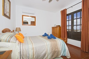 3 bedrooms, in-room safe, iron/ironing board, travel cot