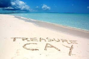 Beach nearby, beach umbrellas, beach towels - VILLA LUIS, TREASURE CAY PARADISE, FULLY SANITIZED (AB-22134, Great Abaco Island)