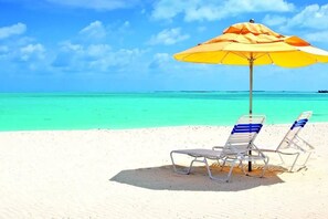Beach nearby, beach umbrellas, beach towels - VILLA LUIS, TREASURE CAY PARADISE, FULLY SANITIZED (AB-22134, Great Abaco Island)