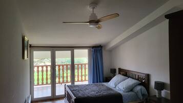 2 soverom, strykejern/-brett, reiseseng for barn og wi-fi (inkludert)