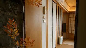 Panoramic Quadruple Room | Individually furnished, blackout curtains, free WiFi, bed sheets