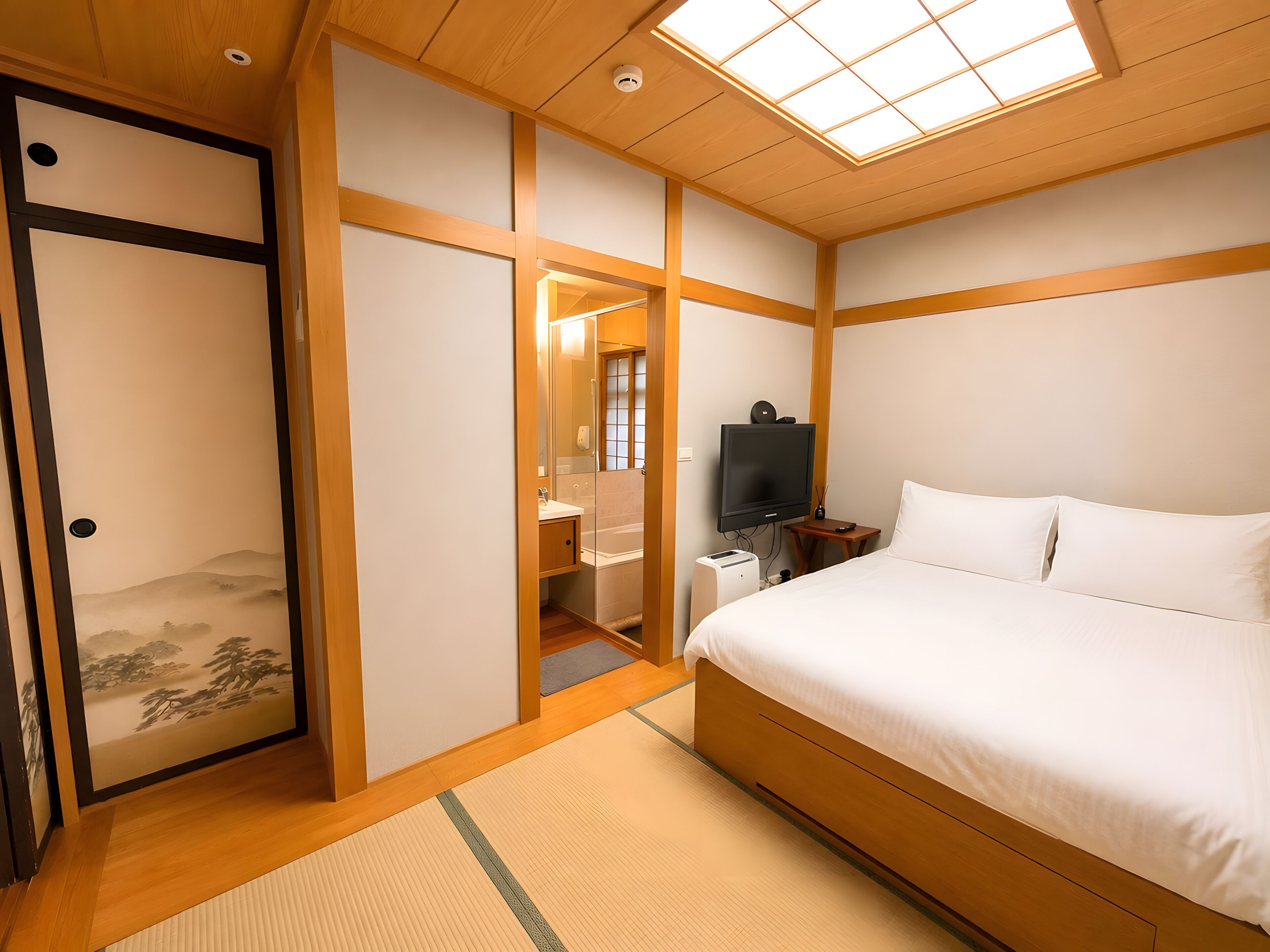 Traditional Double Room, 1 Double Bed, Non Smoking, Mountain View | Individually furnished, blackout drapes, free WiFi, bed sheets