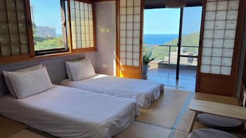 传统四人房, 多张床, 无烟房, 海洋景观 | 特色家居、遮光窗帘、免费 WiFi、床单