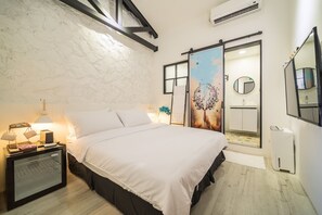 Deluxe Double Room | Individually furnished, blackout drapes, free WiFi, bed sheets