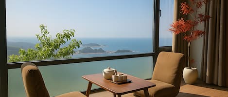 Panoramic Quadruple Room | Individually furnished, blackout drapes, free WiFi, bed sheets