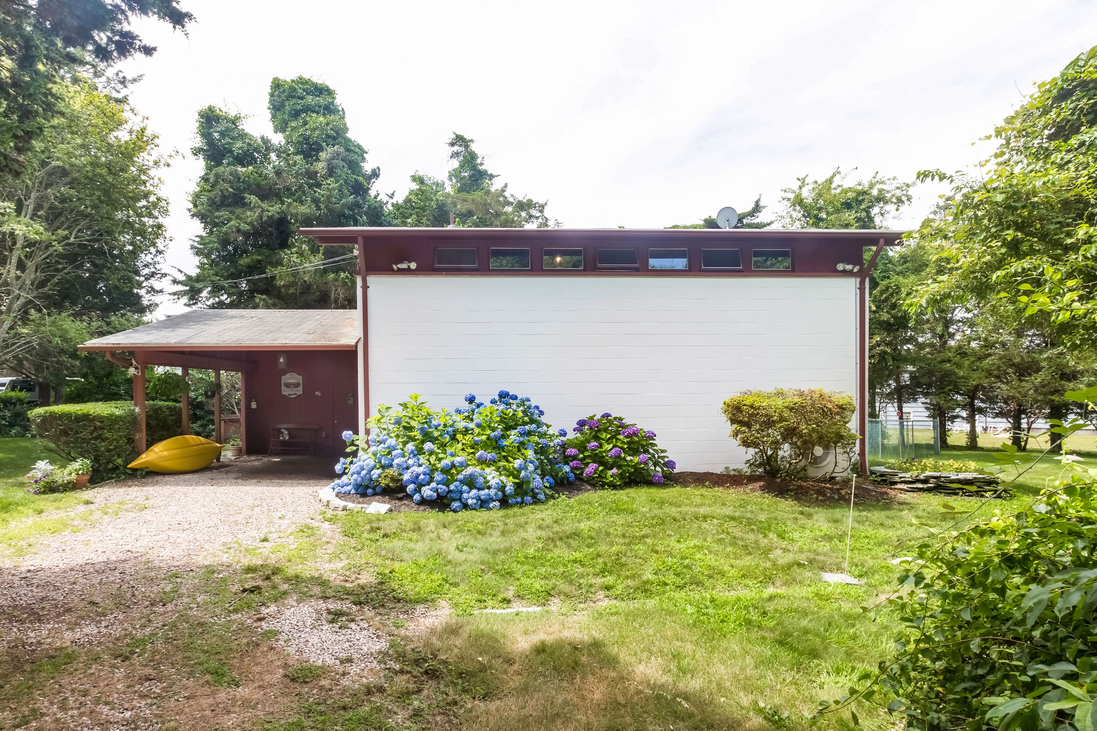 Convenient Cottage Steps From Tennis And Beach