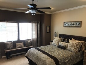 5 habitaciones, tabla de planchar con plancha, wifi y ropa de cama 