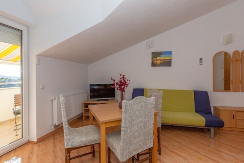 Appartements Dalmata avec une belle vue sur la mer, grande terrasse, entièrement équipée