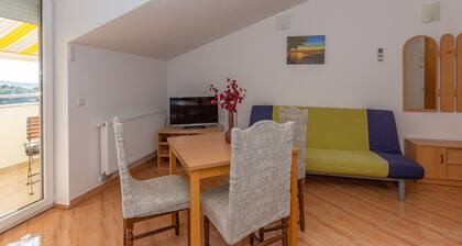 Appartements Dalmata avec une belle vue sur la mer, grande terrasse, entiÚrement équipée