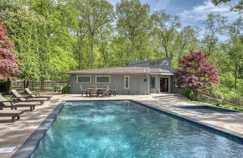 Beautiful Hampton Retreat- Sag Harbor Tennis and Pool on 2 private acres