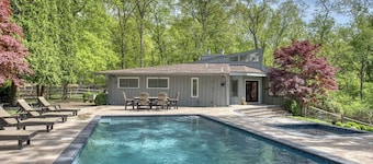 Beautiful Hampton Retreat- Sag Harbor Tennis and Pool on 2 private acres