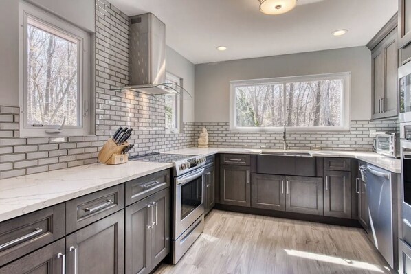 Fridge, microwave, oven, stovetop