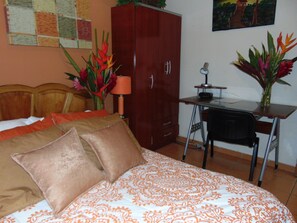 1 slaapkamer, een bureau, gratis wifi, beddengoed