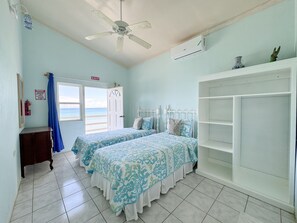 6 chambres, coffre-fort, bureau, fer et planche à repasser