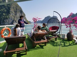 Property grounds - Aroma Cat Ba sea view hotel (Hai Phong)