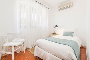 3 bedrooms, iron/ironing board, WiFi, bed sheets - CASAS DA PRAIA JOANA (Almancil)