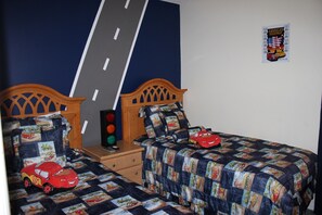 4 bedrooms, travel cot, WiFi