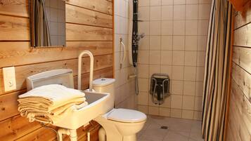 Dusche, Haartrockner, Handtücher, Toilettenpapier