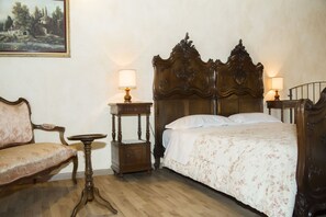 1 Schlafzimmer, Schreibtisch, Reisekinderbett, Internetzugang