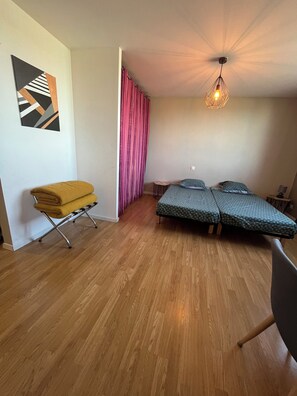 1 bedroom, iron/ironing board, travel crib, WiFi - HOLIDAY APARTMENT (Villeneuve-lès-Béziers)