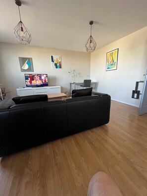 TV - HOLIDAY APARTMENT (Villeneuve-lès-Béziers)