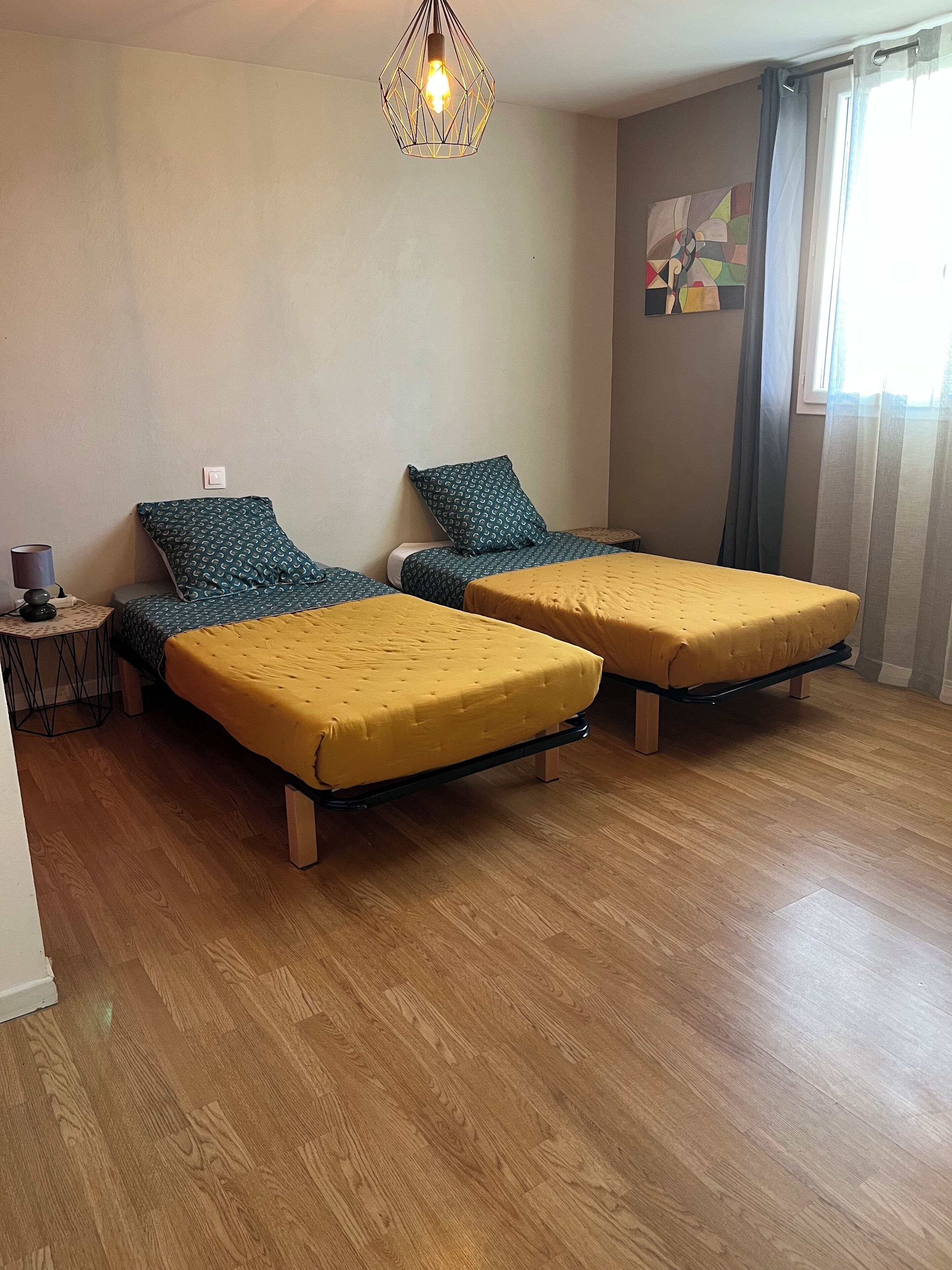 1 chambre, fer et planche à repasser, lit parapluie, Wi-Fi