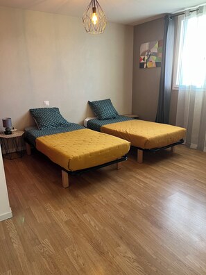 1 makuuhuone, silitysrauta/-lauta, vauvan matkasänky, Wi-Fi