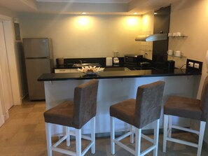 Micro-ondes, cafetière/bouilloire