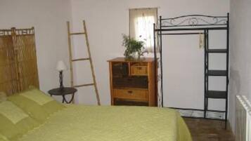 1 chambre, fer et planche à repasser, lit parapluie, Wi-Fi gratuit