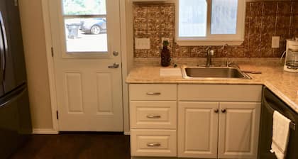 1BR 1BA QUIET COUNTRY COTTAGE - PET FRIENDLY