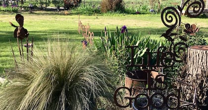 1BR 1BA QUIET COUNTRY COTTAGE - PET FRIENDLY